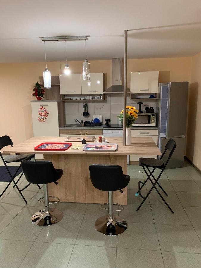 Deli Terasz B Apartman Free Parking, Self-Check-In Anytime Győr Buitenkant foto