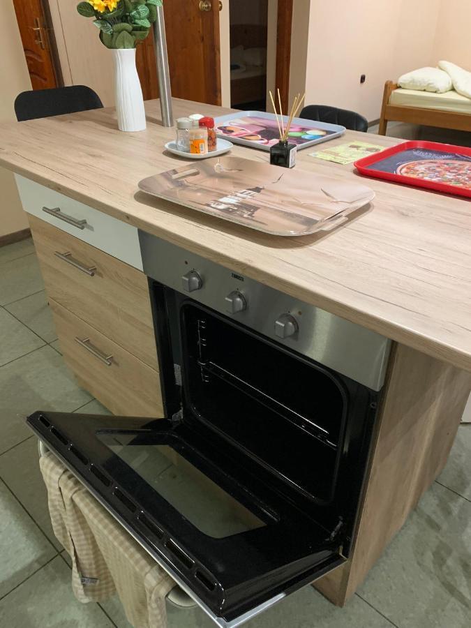 Deli Terasz B Apartman Free Parking, Self-Check-In Anytime Győr Buitenkant foto
