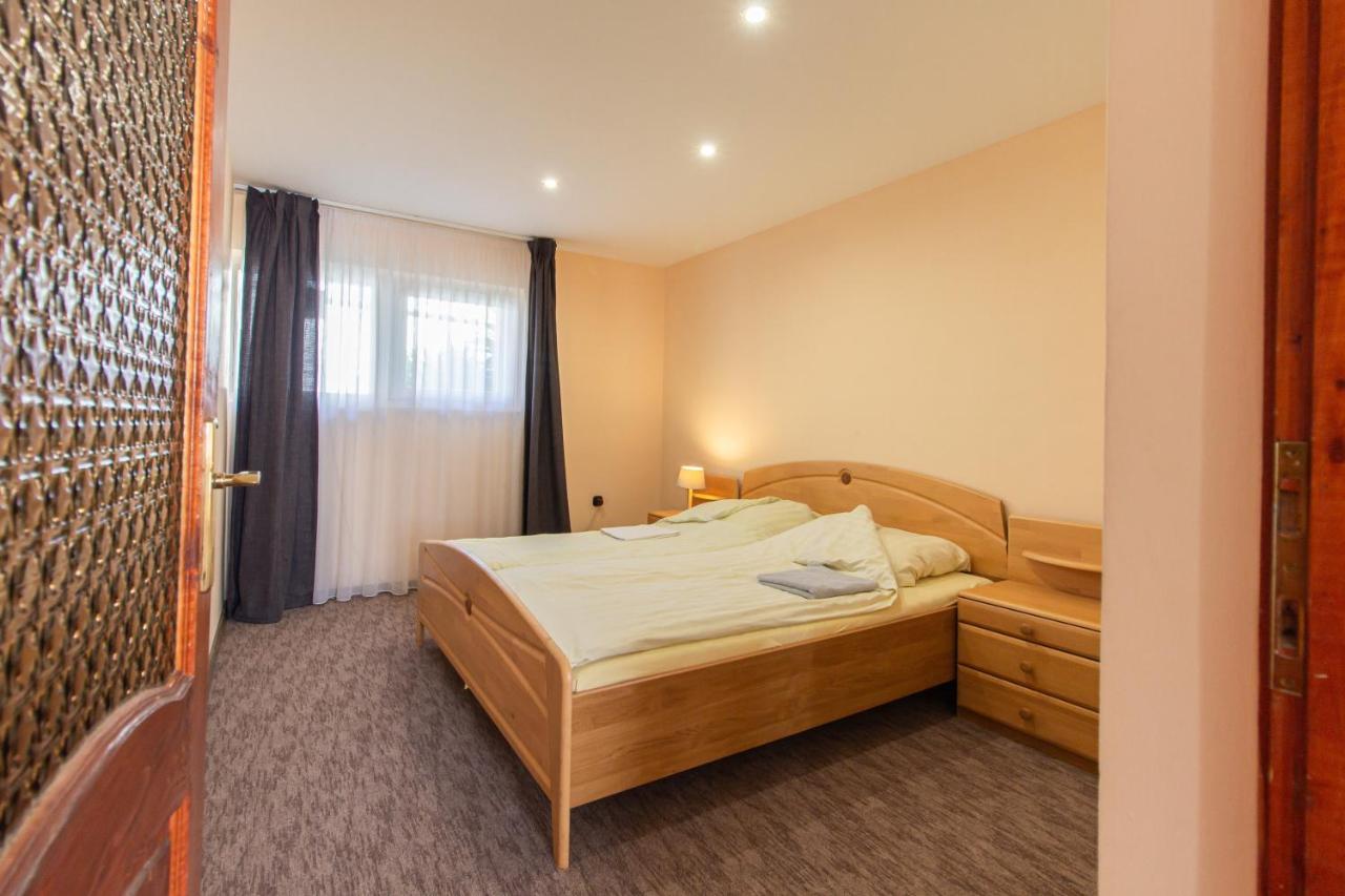 Deli Terasz B Apartman Free Parking, Self-Check-In Anytime Győr Buitenkant foto